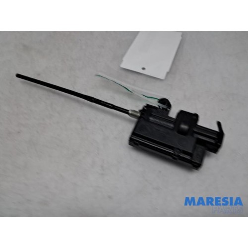 Renault - Clio - Tank flap lock motor