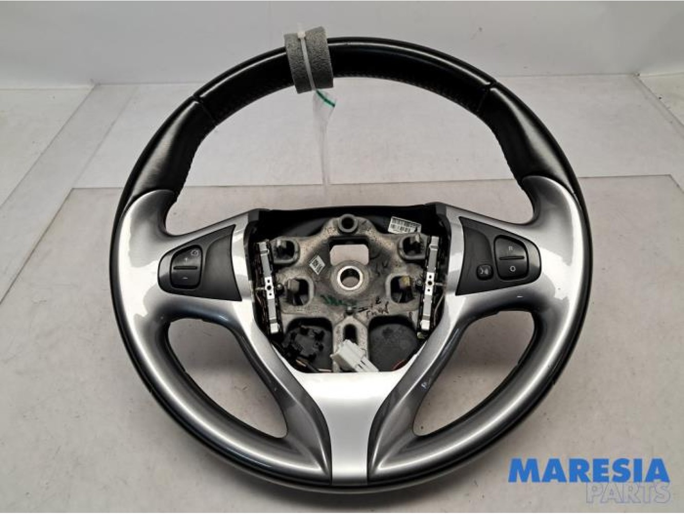 Renault - Clio - Steering wheel
