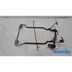 Opel - Vivaro - Aufhängemechanik Reserverad