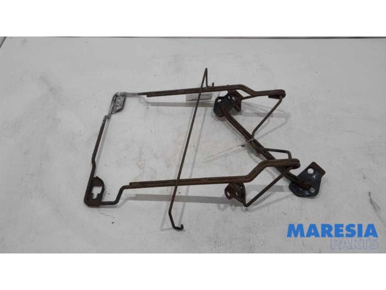 Opel - Vivaro - Aufhängemechanik Reserverad