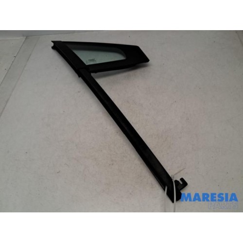 Renault - Clio - Quarter light, front right