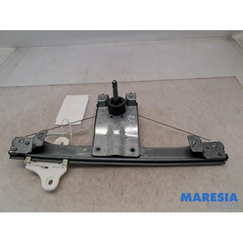 Renault - Clio - Rear door window mechanism 4-door, right