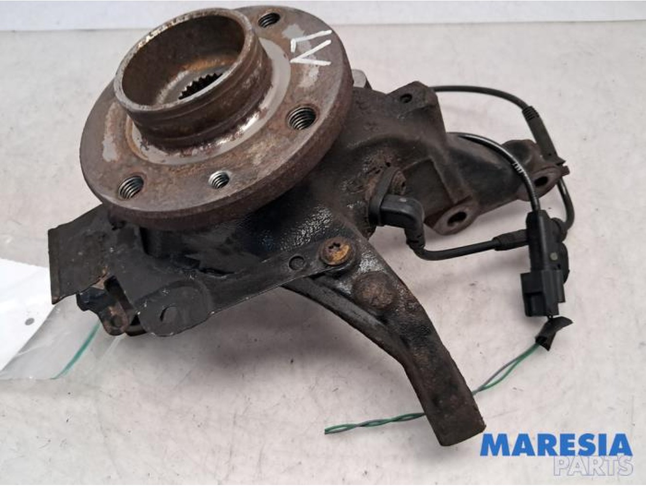 Renault - Captur - Knuckle, front left
