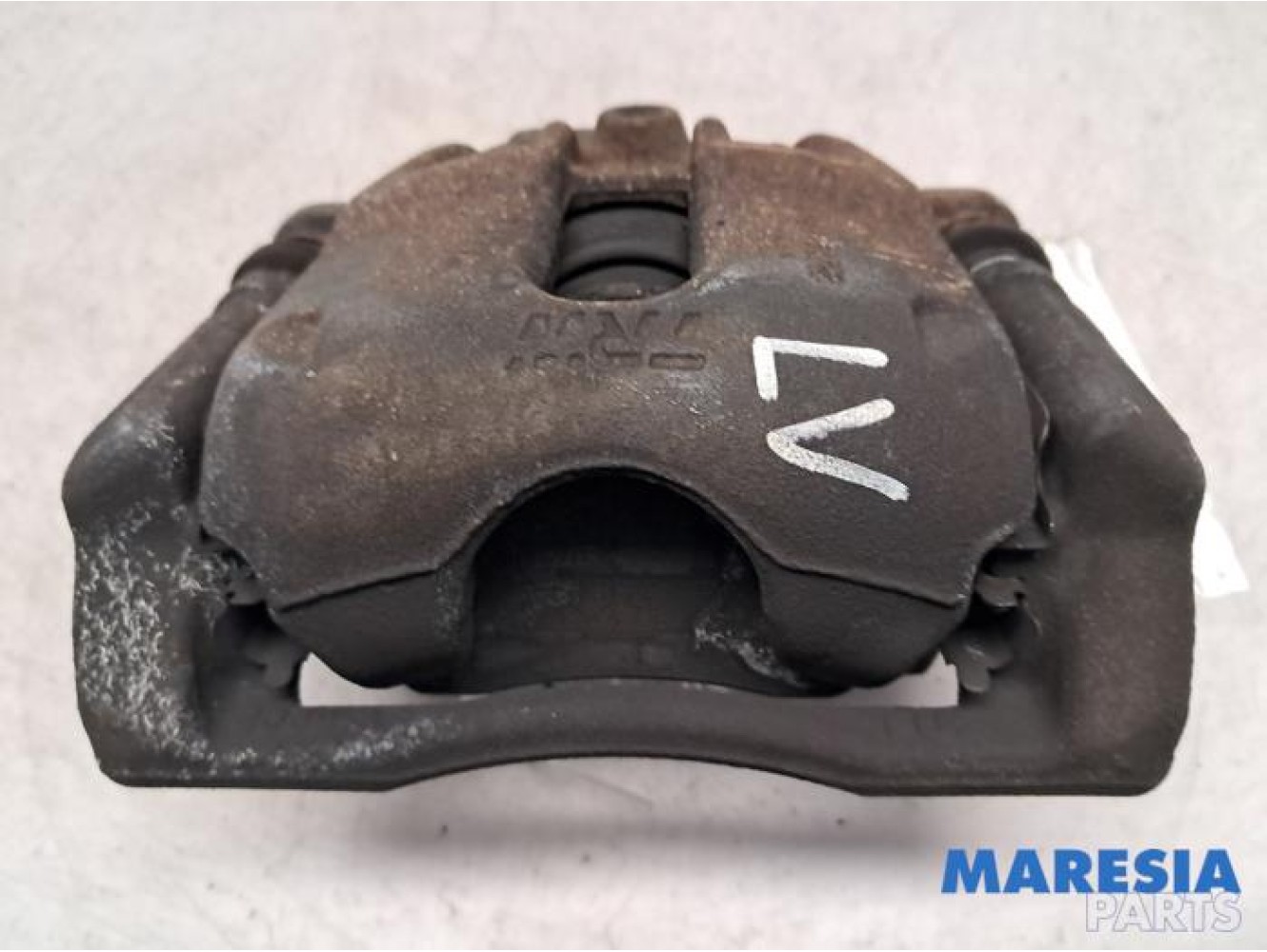 Renault - Captur - Front brake calliper, left