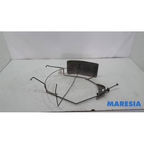 Peugeot - Partner - Spare wheel mechanism