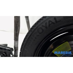 Peugeot - 208 - Krikset + reservewiel