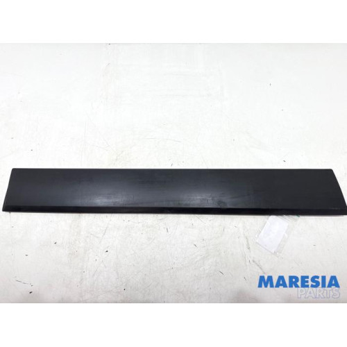 Opel - Vivaro - Decorative strip