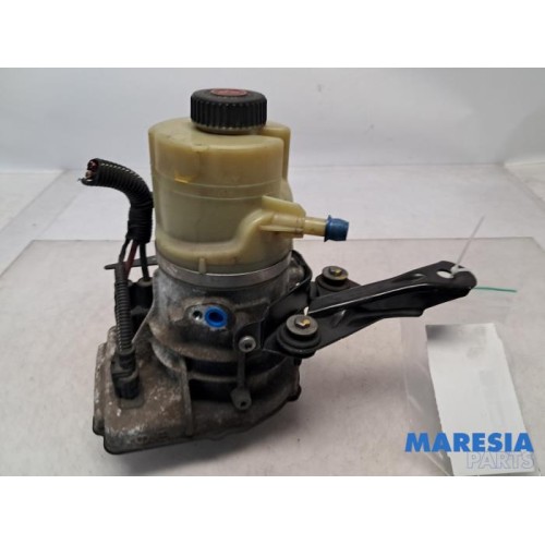 Opel - Vivaro - Power steering pump