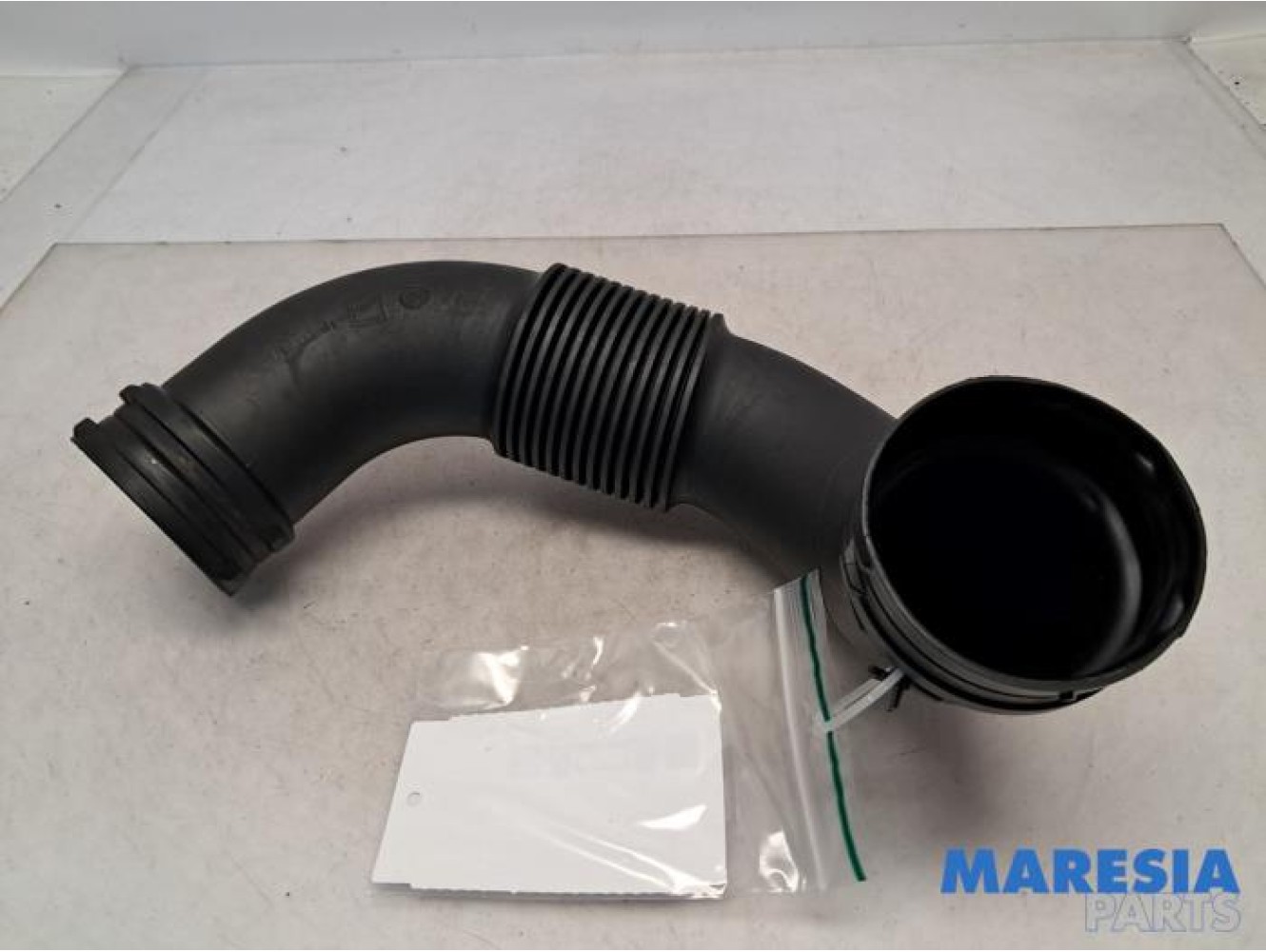 Opel - Vivaro - Air intake hose