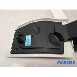 Opel - Vivaro - Tank Klep