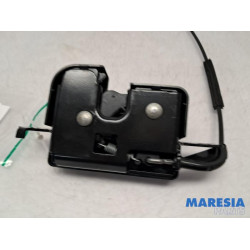Alfa Romeo - Giulia - Rear seat lock