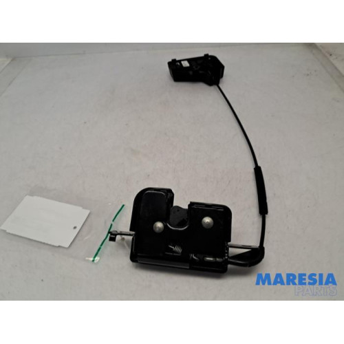 Alfa Romeo - Giulia - Rear seat lock