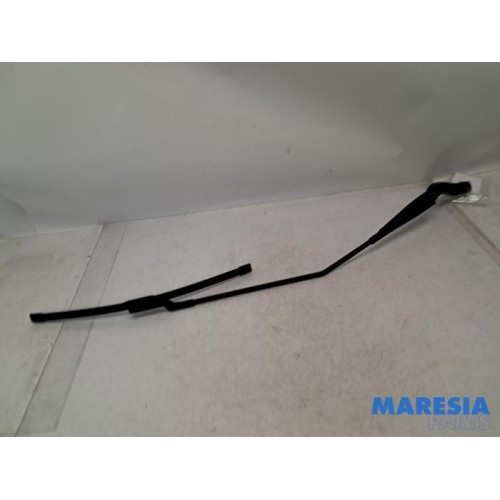 Opel - Vivaro - Front wiper arm