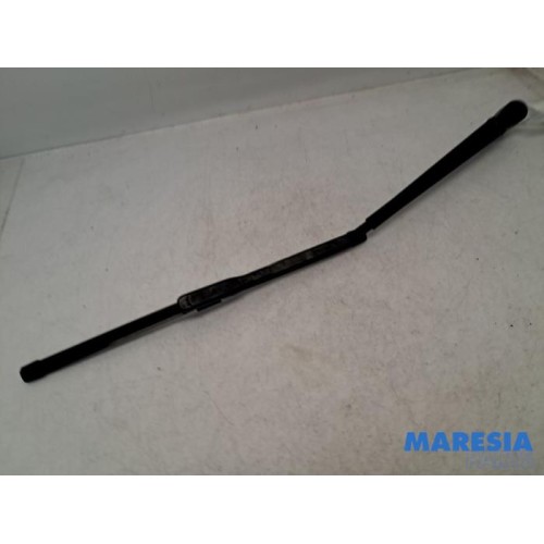 Opel - Vivaro - Rear wiper arm