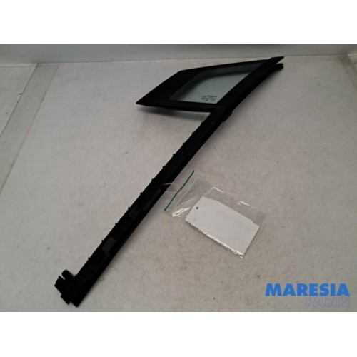 Renault - Captur - Quarter light, front left