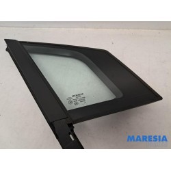 Renault - Captur - Quarter light, front right