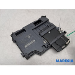 Renault - Captur - Card reader (lock)