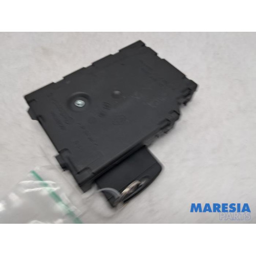 Renault - Captur - Card reader (lock)