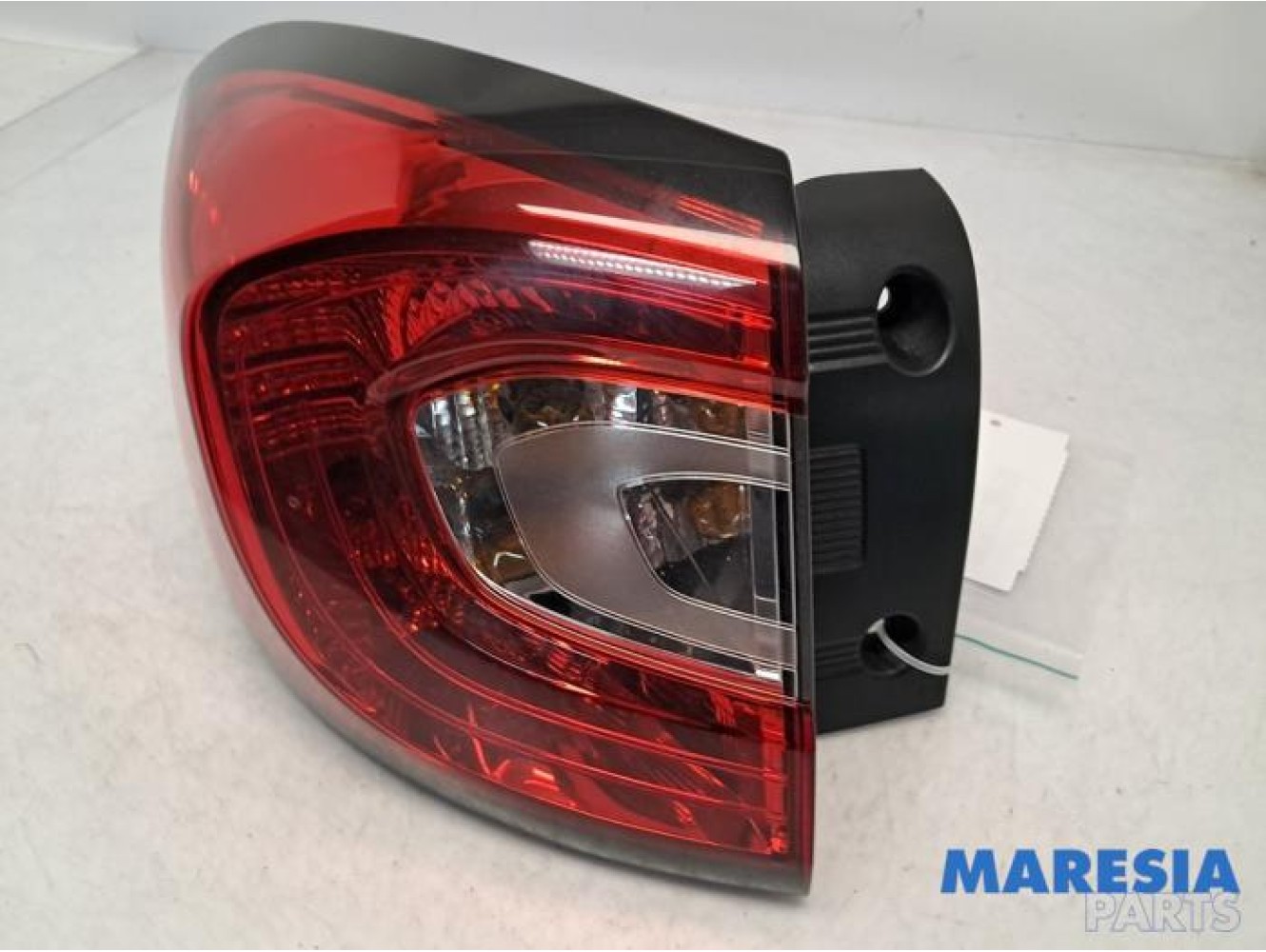 Renault - Captur - Taillight, left