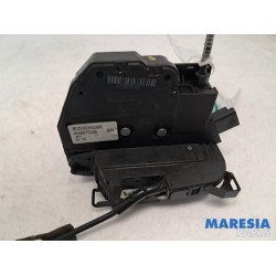 Renault - Captur - Front door lock mechanism 4-door, right