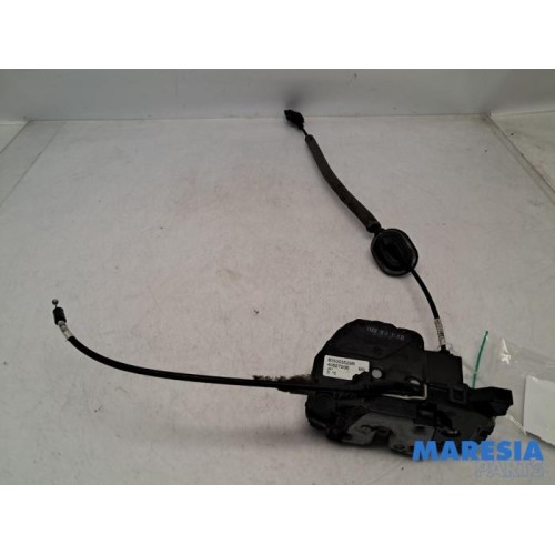 Renault - Captur - Front door lock mechanism 4-door, right