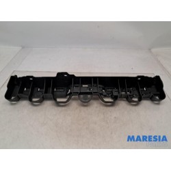 Renault - Clio - Rear bumper bracket central