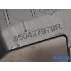 Renault - Clio - Rear bumper bracket central