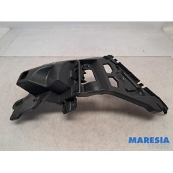 Renault - Clio - Rear bumper bracket central