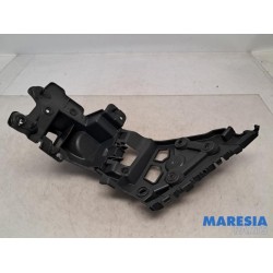 Renault - Clio - Rear bumper bracket central