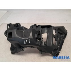 Renault - Clio - Rear bumper bracket central