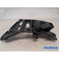 Renault - Clio - Rear bumper bracket central