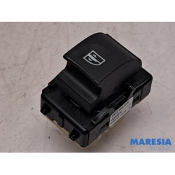 Renault - Captur - Electric window switch