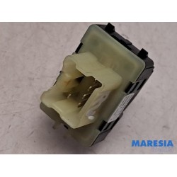 Renault - Captur - Electric window switch