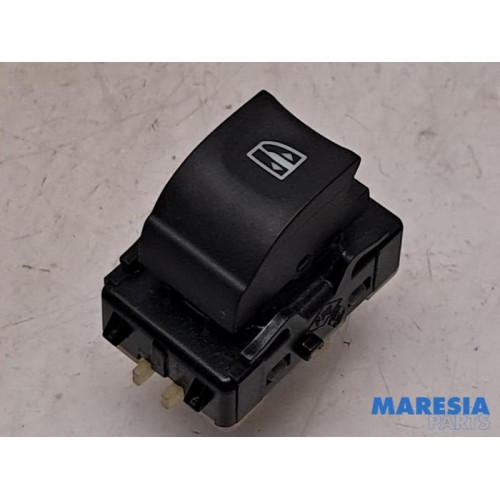 Renault - Captur - Electric window switch