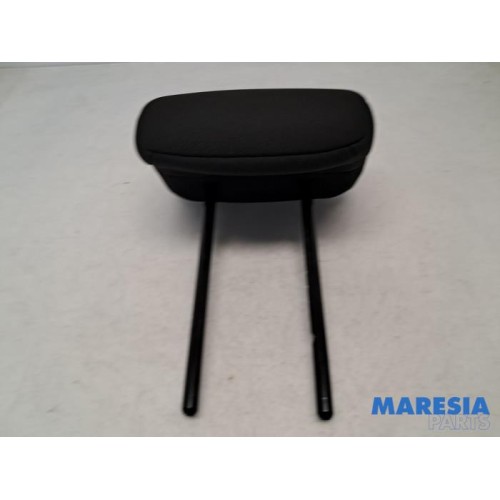 Renault - Captur - Headrest