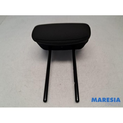 Renault - Captur - Headrest