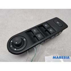 Renault - Captur - Multi-functional window switch