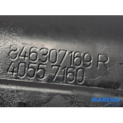 Renault - Captur - Tailgate lock mechanism