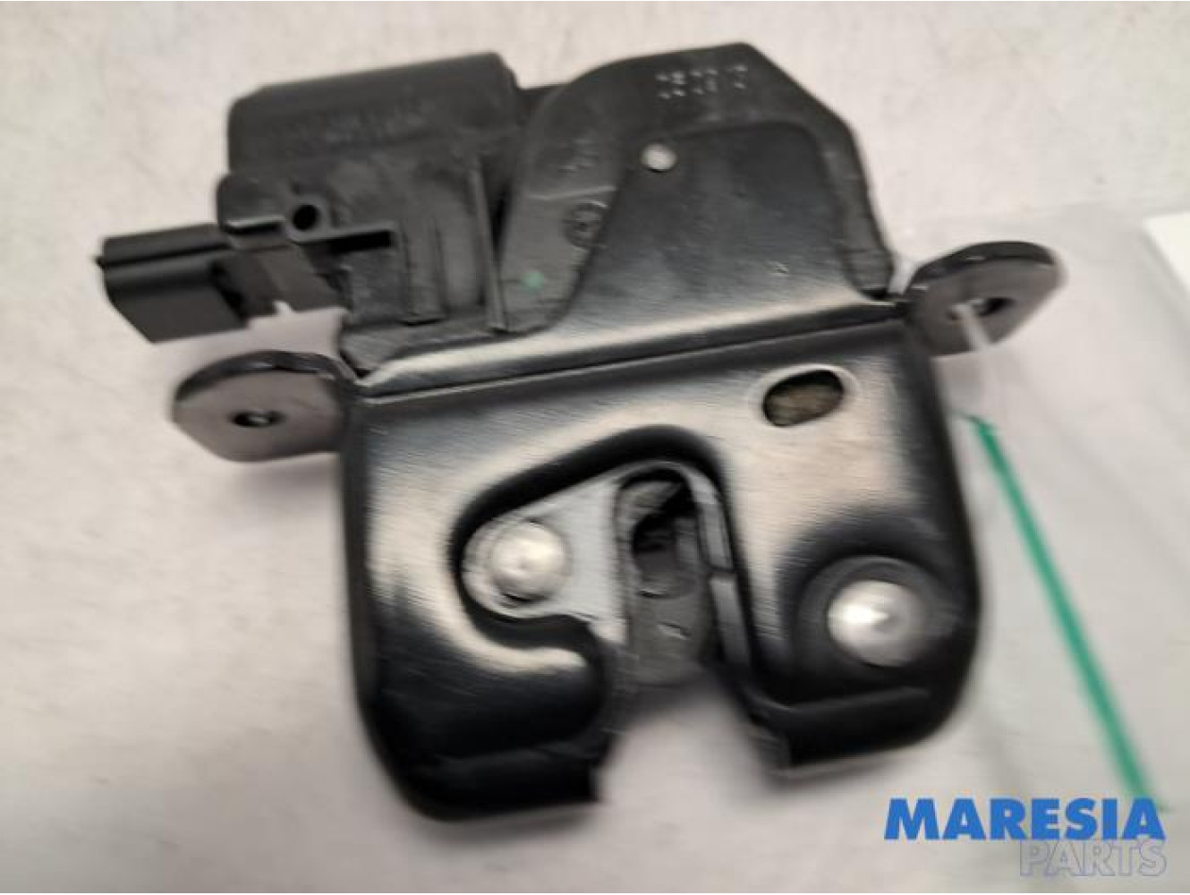 Renault - Captur - Tailgate lock mechanism