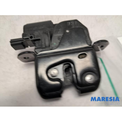 Renault - Captur - Tailgate lock mechanism