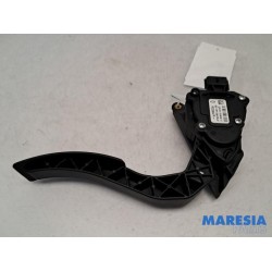 Renault - Captur - Accelerator pedal