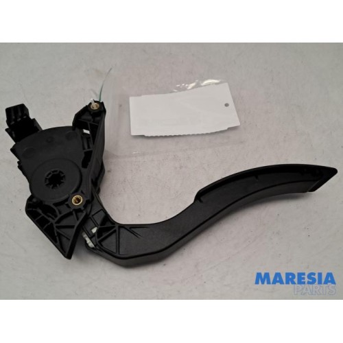 Renault - Captur - Accelerator pedal