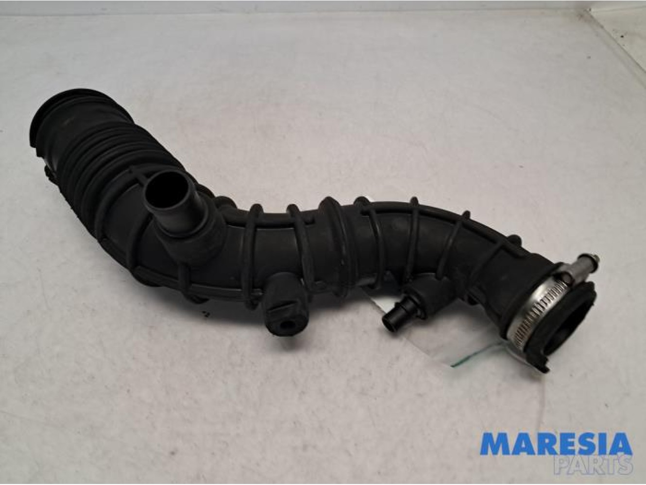 Renault - Clio - Air intake hose