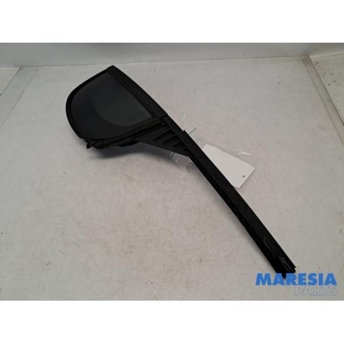 Peugeot - 208 - Rear quarter light, left right
