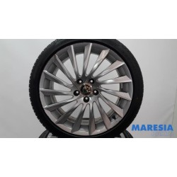 Alfa Romeo - Giulietta - Sportvelgenset + banden