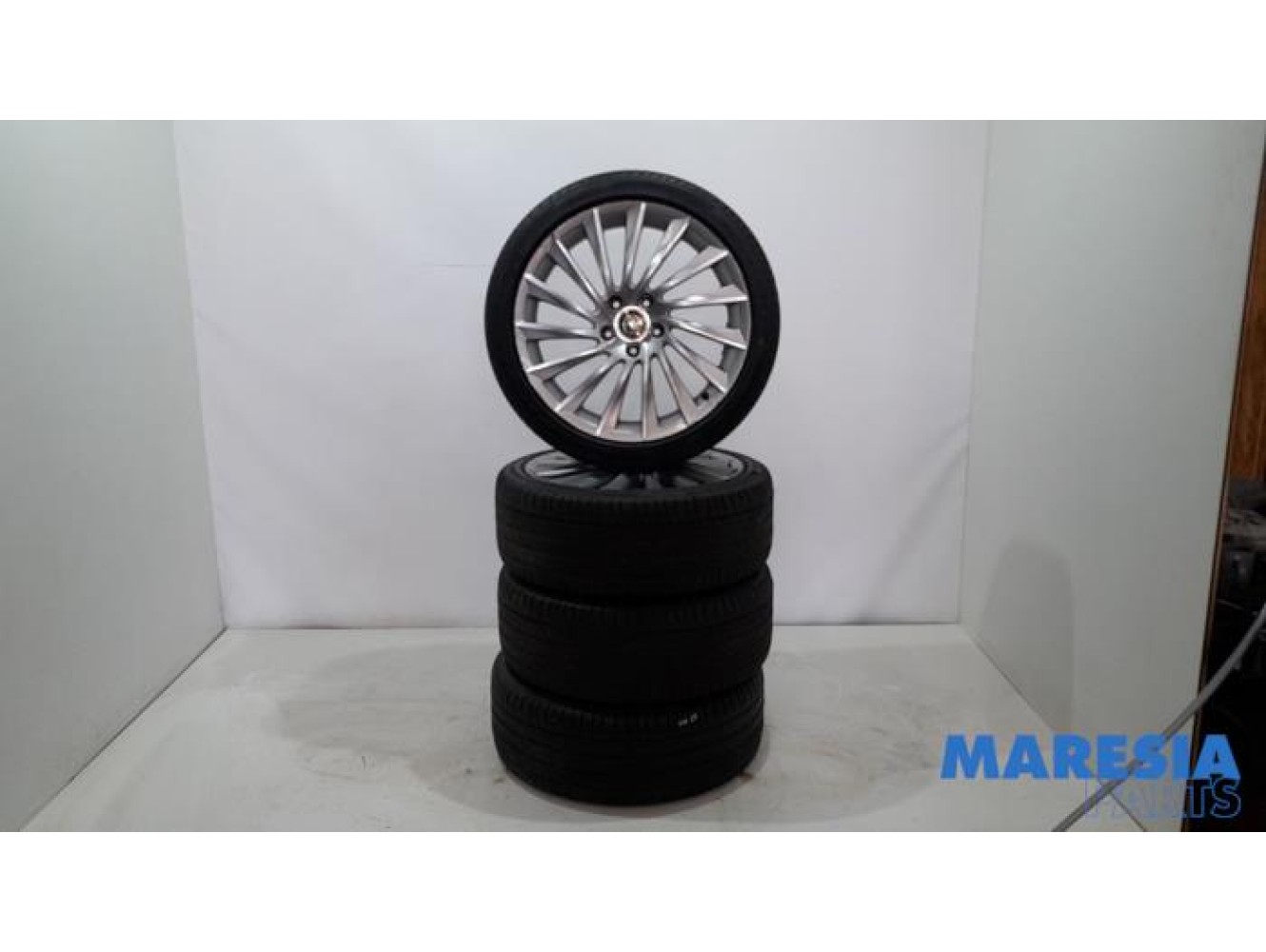 Alfa Romeo - Giulietta - Sportvelgenset + banden