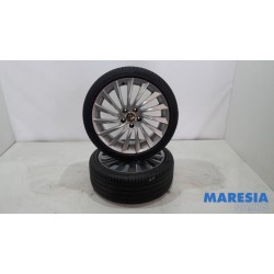 Alfa Romeo - Giulietta - Sportvelgenset + banden