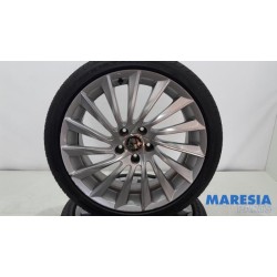 Alfa Romeo - Giulietta - Sportvelgenset + banden