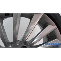 Alfa Romeo - Giulietta - Sportvelgenset + banden