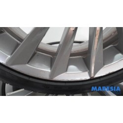 Alfa Romeo - Giulietta - Sportvelgenset + banden